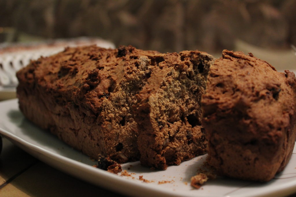 Piernik: Polnischer Honigkuchen mit Haselnüssen und Wintergewürzen