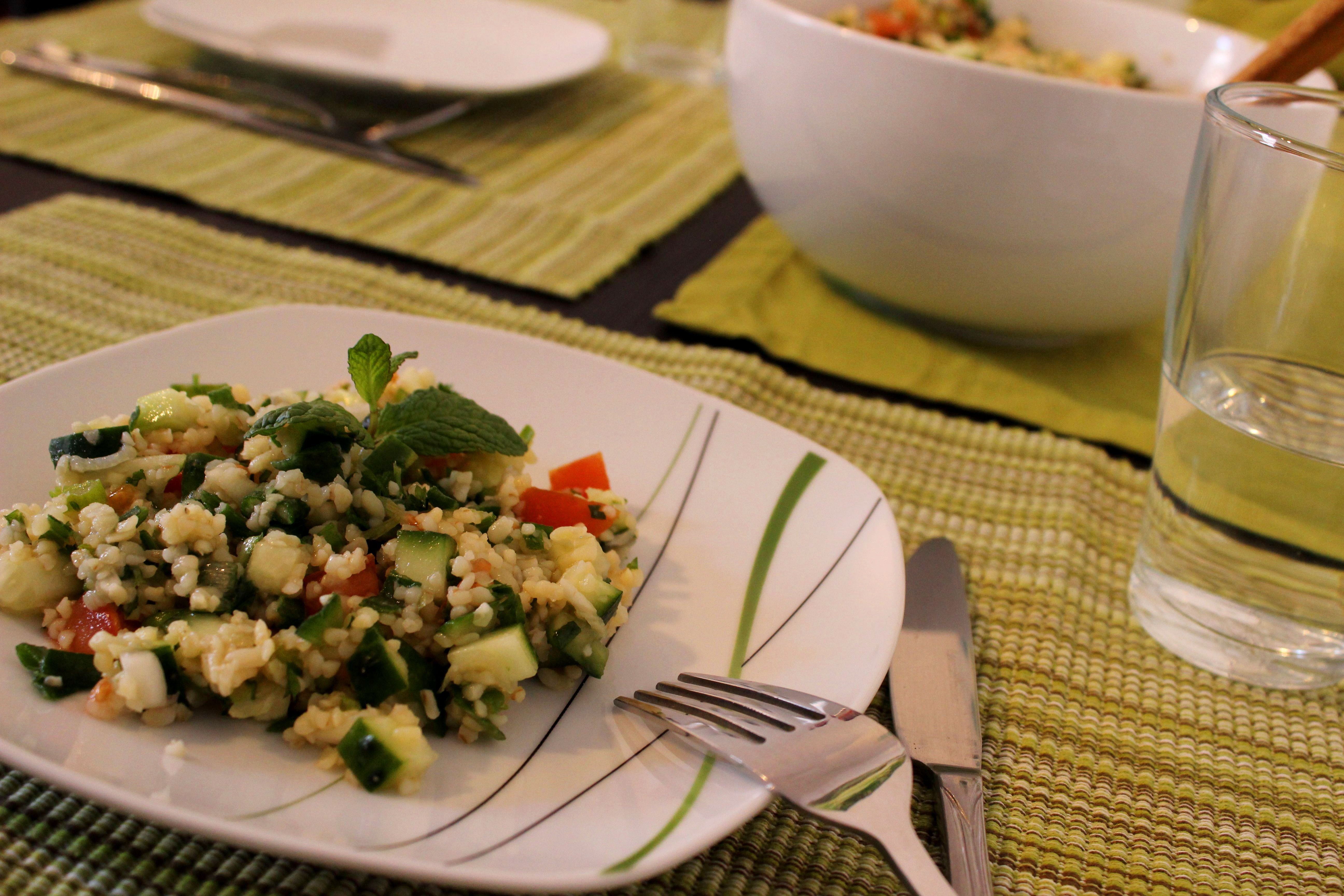 تبولة [Taboulé] - Libanesischer Bulgursalat mit frischen Kräutern