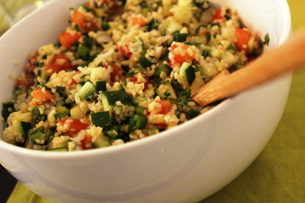 تبولة [Taboulé] - Libanesischer Bulgursalat mit frischen Kräutern