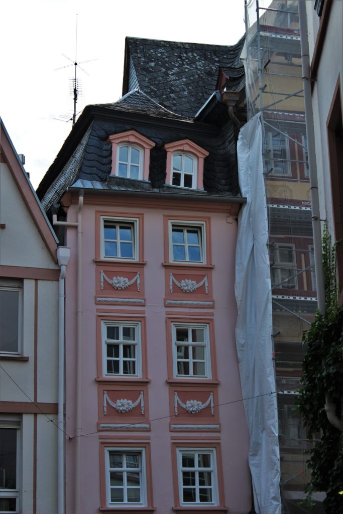 ReiseSpeisen schräges Haus in Mainz