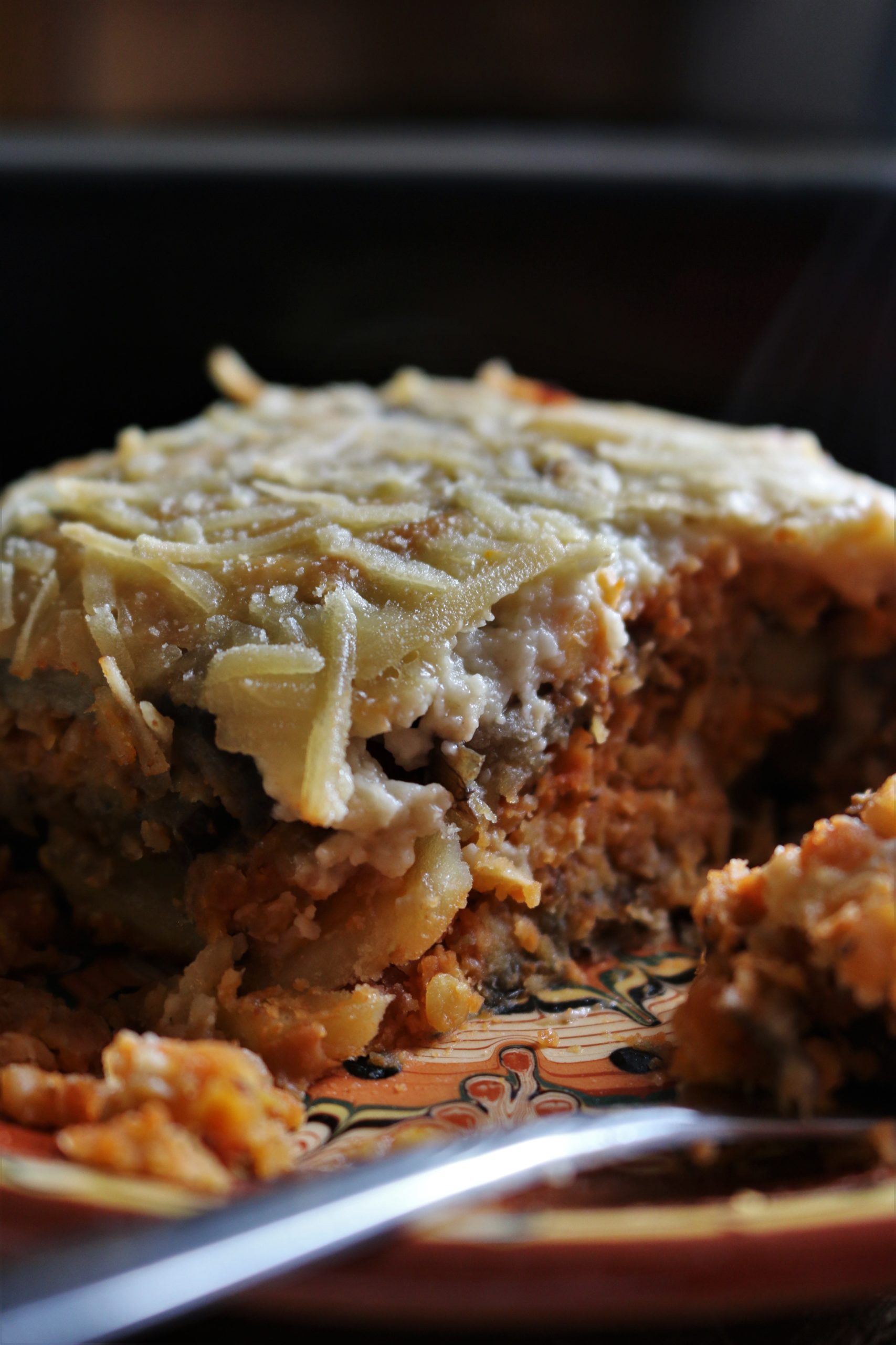 Vegane Moussaka mit roten Linsen und Béchamelhaube